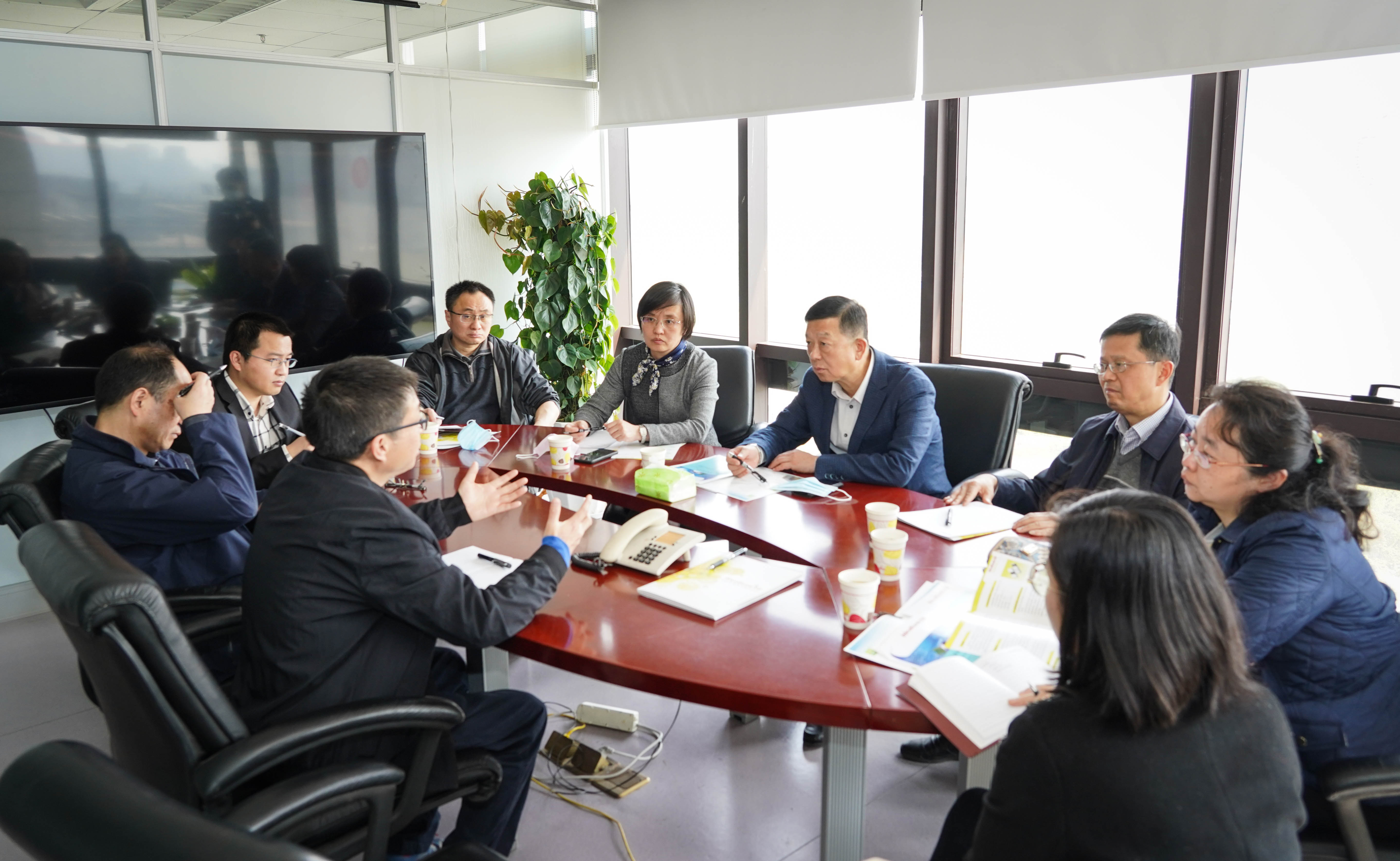 民建无锡市委与市政协经科农委到民建会员企业开展联合调研